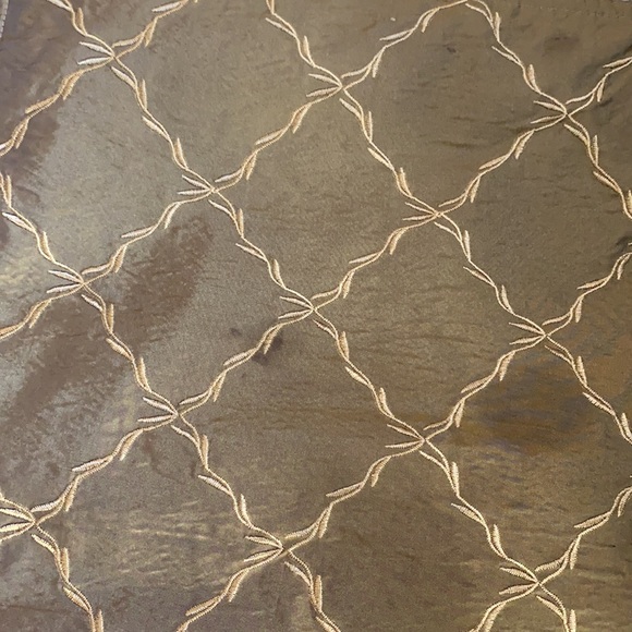 Table Runner - Picture 8 of 9